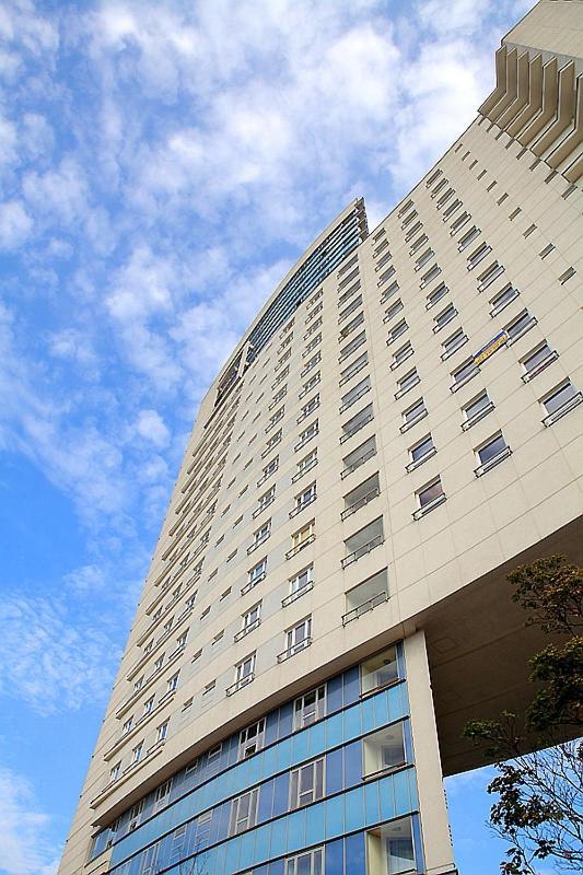 P&O Serviced Apartments Gdanski Station ワルシャワ エクステリア 写真